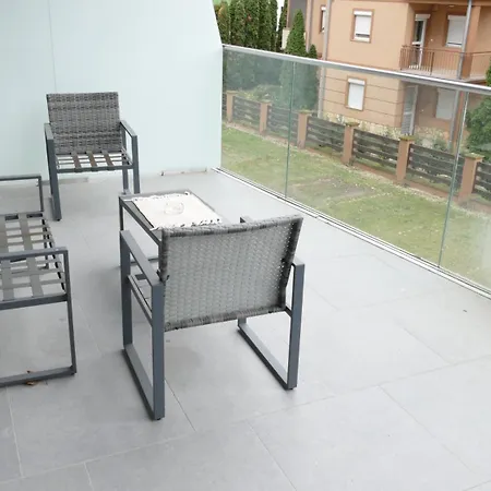 Mistral 103 Apartment